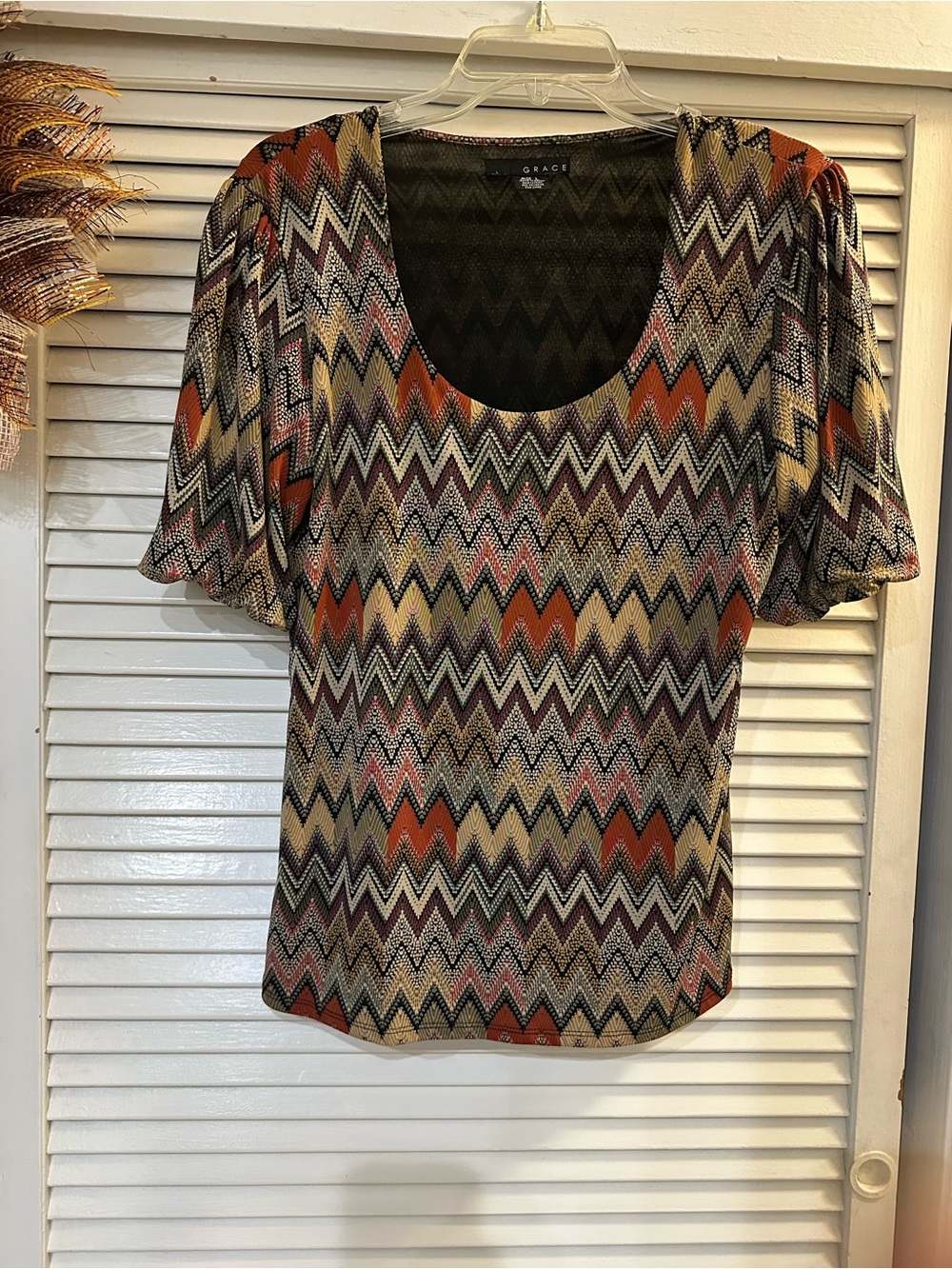 Grace Zigzag Scoop Neck Short Sleeve Top in Rust, Cream & Black